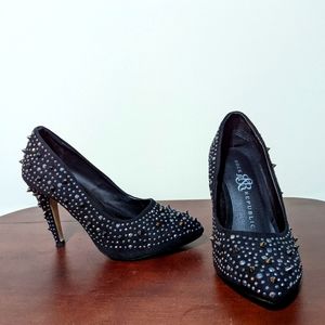 Rock & Republic Spiked pumps